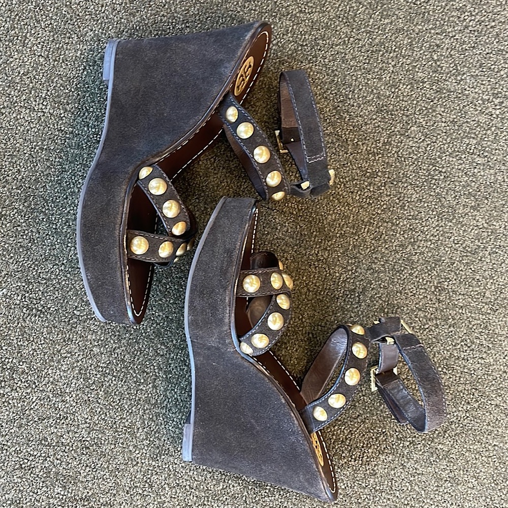 Tory Burch Women’s Brown Suede Wedge Sandals Size 7 1/2 M. - Picture 4 of 7